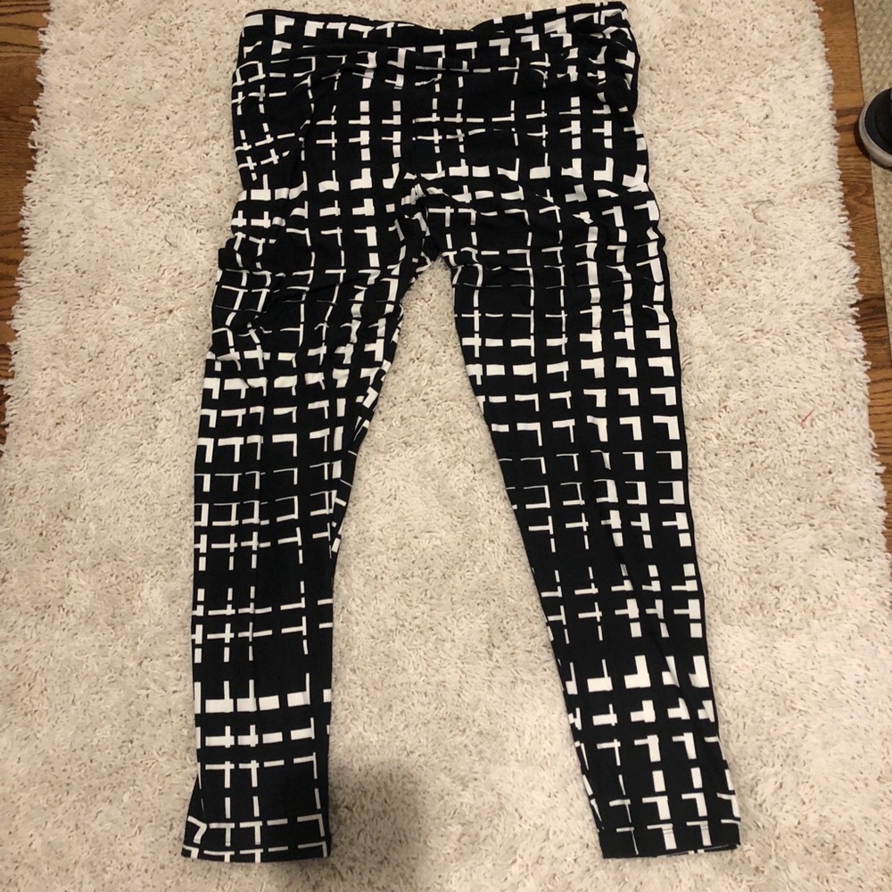 Black and White Lularoe TC2 Leggings